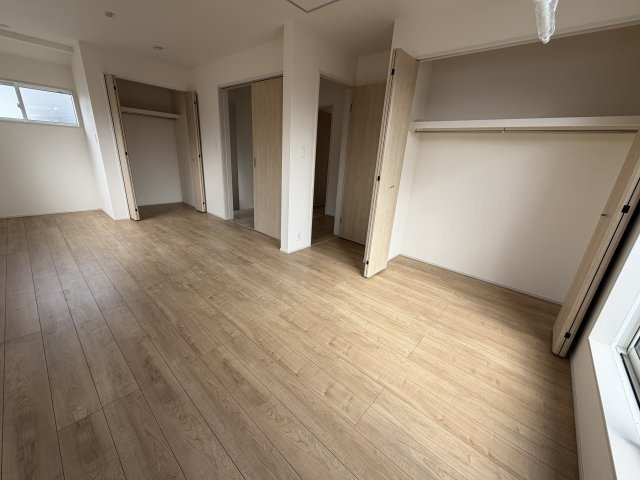 《仲介手数料無料》久喜市久喜東５丁目30-10新築一戸建てブルーミングガーデンの洋室|将来の家族構成の変化に合わせてお部屋を間仕切りできます。