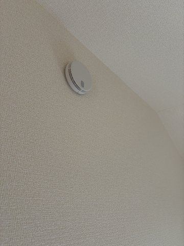 《仲介手数料無料》久喜市久喜東５丁目30-10新築一戸建てブルーミングガーデンのその他|火災報知器が各お部屋や廊下などに付いています。