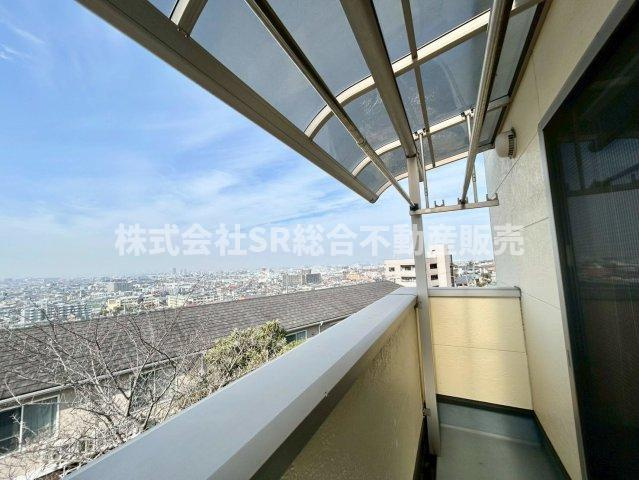 五条町中古戸建のバルコニー|バルコニーは陽当たり良好です♪