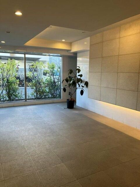 アーデル原木中山のエントランス