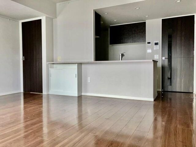 アーデル原木中山の居間・リビング