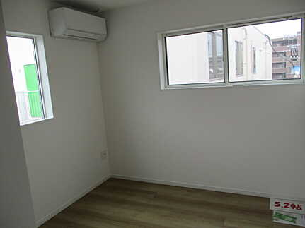 広島市西区古江新町　新築一戸建ての洋室