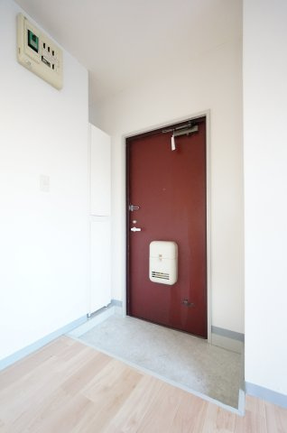 伊藤第三コーポの玄関|物件、駅でお待ち合わせでのご案内歓迎！