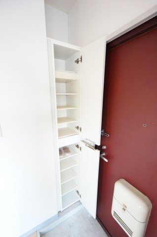 伊藤第三コーポの玄関|物件、駅でお待ち合わせでのご案内歓迎！