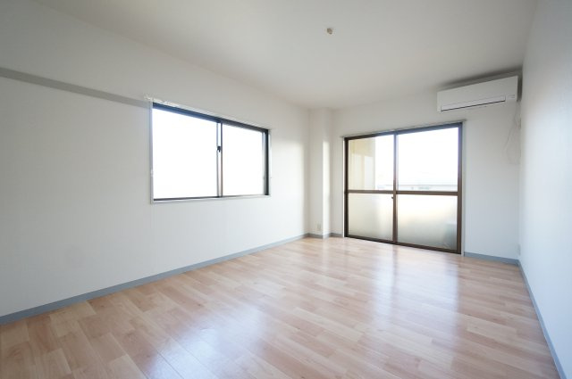 伊藤第三コーポの洋室|物件、駅でお待ち合わせでのご案内歓迎！