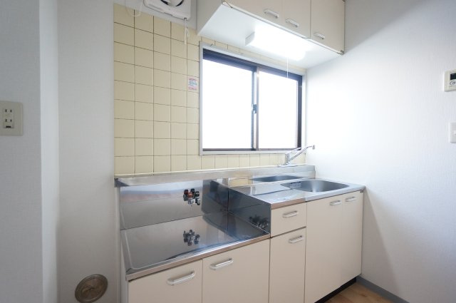 伊藤第三コーポのキッチン|大変人気な末広エリア！
物件、駅でお待ち合わせでのご案内歓迎！