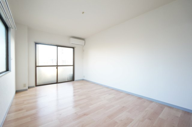 伊藤第三コーポの洋室|物件、駅でお待ち合わせでのご案内歓迎！