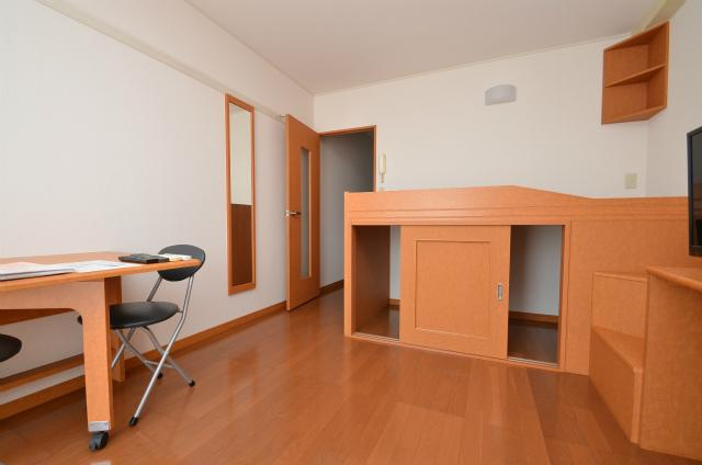 直方市大字感田のアパートの内装