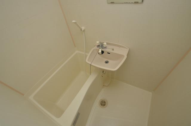直方市大字感田のアパートの浴室