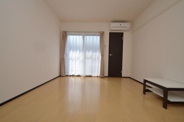 直方市大字感田のアパートの洋室