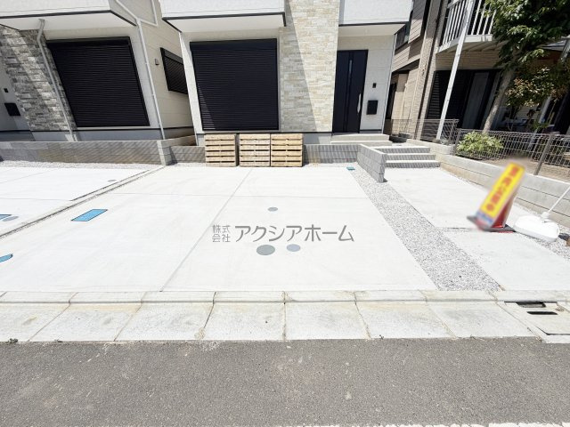 入間市大字小谷田・全2棟　新築一戸建　2号棟の駐車場|並列2台駐車可能