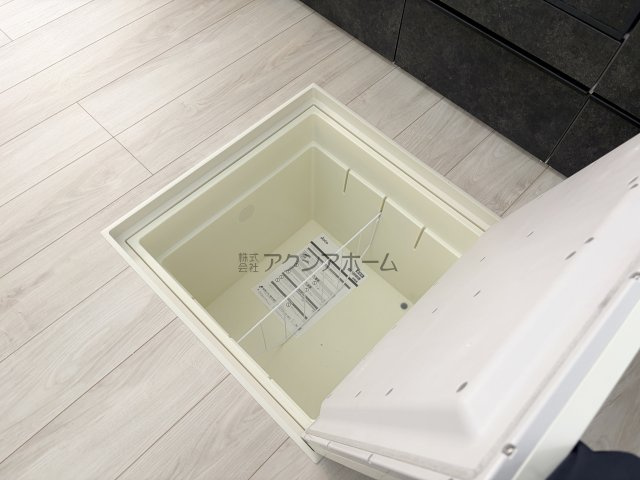 入間市大字小谷田・全2棟　新築一戸建　2号棟のキッチン|床下収納