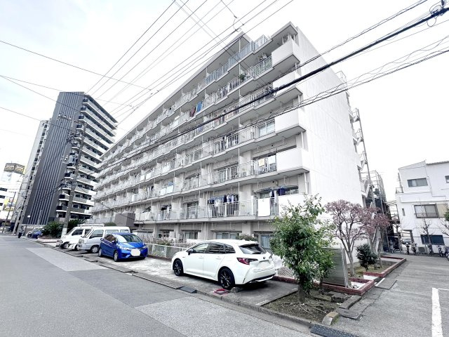 第2お花茶屋ダイヤモンドマンションの外観|ドキドキの新生活も、安心してスタート。ぴったりの住まいを見つけませんか？クランディアが一緒に住まい選びをサポートします‼　まずは、お気軽にお問合せください　＃クランディア