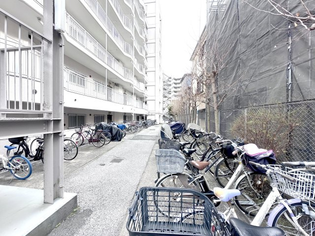 第2お花茶屋ダイヤモンドマンションの駐輪場|ドキドキの新生活も、安心してスタート。ぴったりの住まいを見つけませんか？クランディアが一緒に住まい選びをサポートします‼　まずは、お気軽にお問合せください　＃クランディア