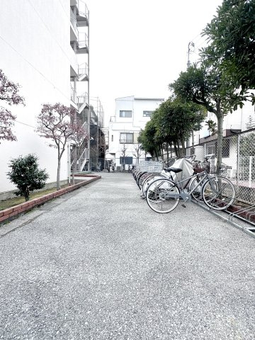 第2お花茶屋ダイヤモンドマンションの駐車場|ドキドキの新生活も、安心してスタート。ぴったりの住まいを見つけませんか？クランディアが一緒に住まい選びをサポートします‼　まずは、お気軽にお問合せください　＃クランディア