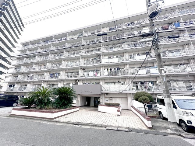 第2お花茶屋ダイヤモンドマンションの外観|ドキドキの新生活も、安心してスタート。ぴったりの住まいを見つけませんか？クランディアが一緒に住まい選びをサポートします‼　まずは、お気軽にお問合せください　＃クランディア