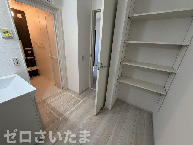 《仲介手数料無料》久喜市鷲宮４丁目2-12新築一戸建てリガーレのランドリースペース