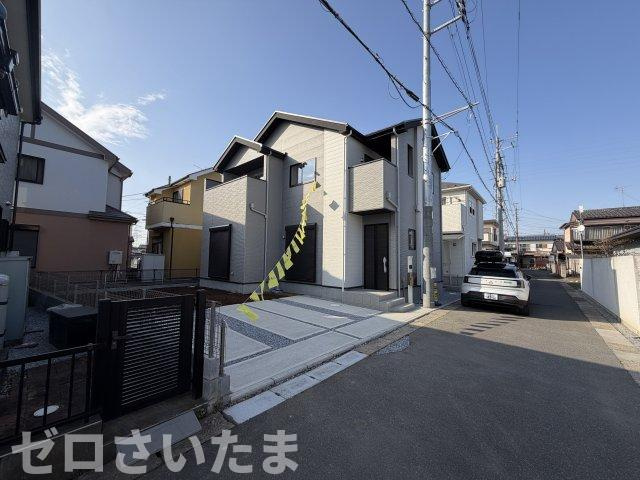 《仲介手数料無料》久喜市鷲宮４丁目2-12新築一戸建てリガーレの外観|車を並列で2台駐車できます。