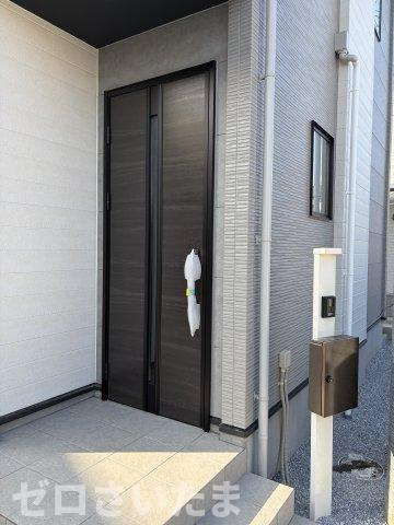 《仲介手数料無料》久喜市鷲宮４丁目2-12新築一戸建てリガーレの玄関
