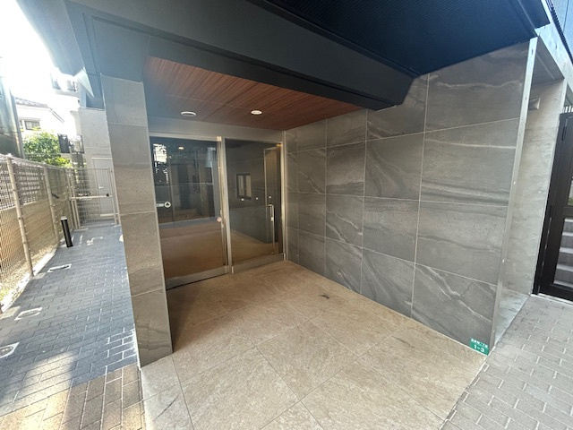 豊島区西巣鴨２丁目の賃貸マンションのエントランス