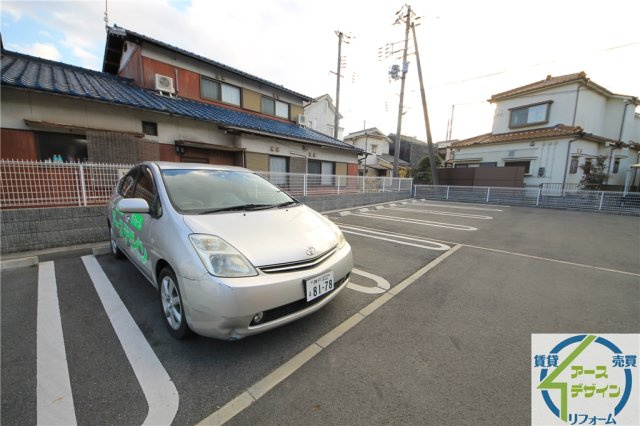 フェザン・レーヴⅡの駐車場