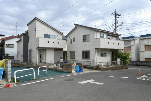 【中古戸建】富士見市鶴馬の前面道路含む現地写真