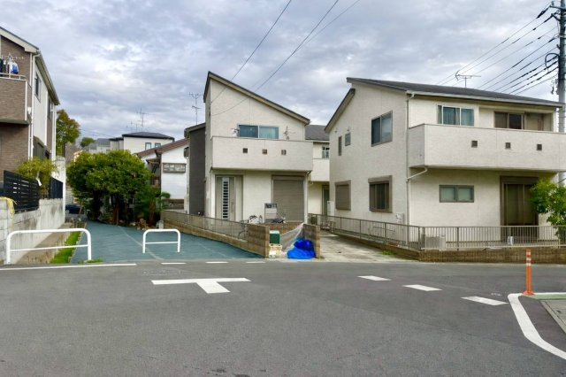 【中古戸建】富士見市鶴馬の前面道路含む現地写真
