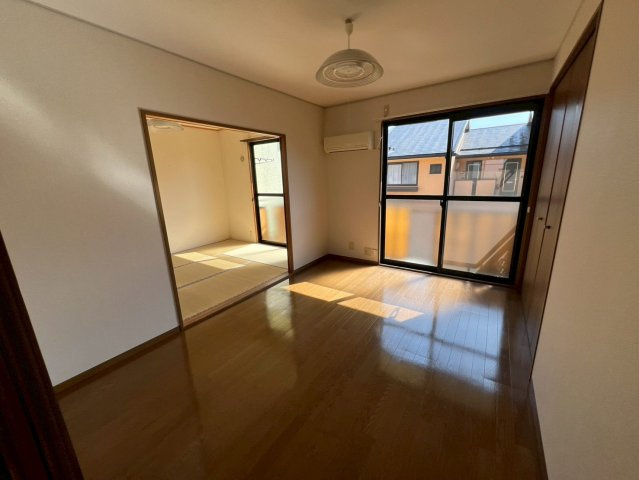 ニューキャピタルⅢの居間・リビング