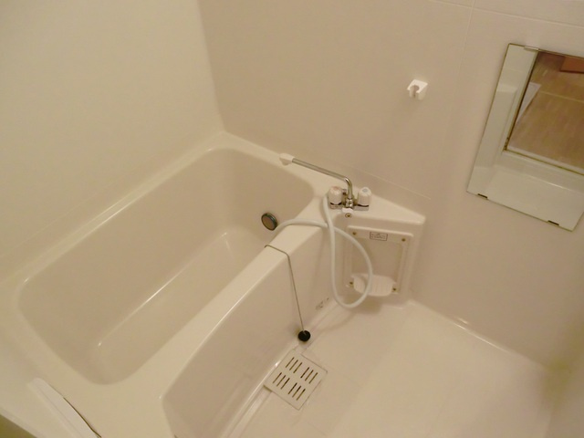 フェアリープレイスの浴室|経済的な追い焚き機能付きに浴室です♪