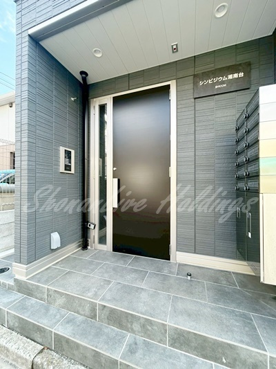 藤沢市湘南台４丁目のアパートのエントランス