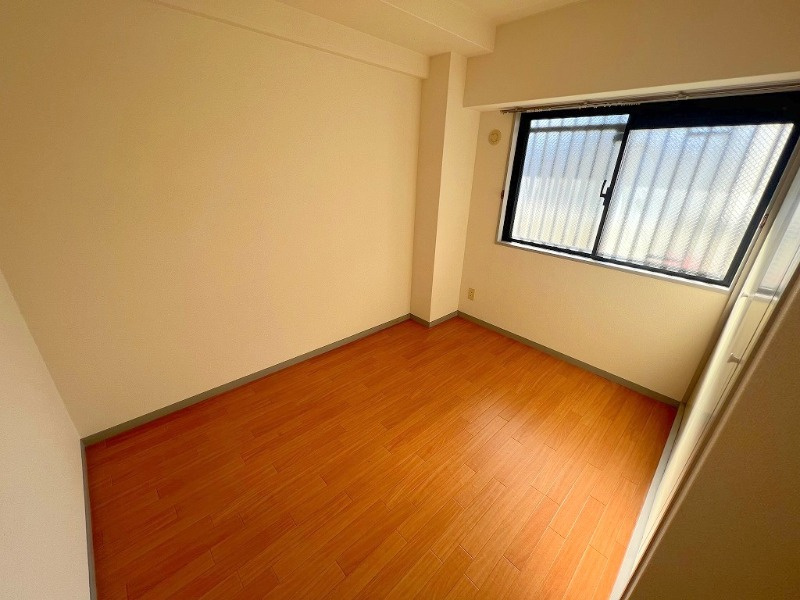 サンメゾン忍海の洋室