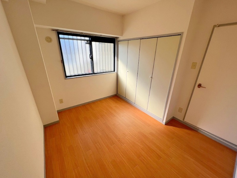 サンメゾン忍海の洋室