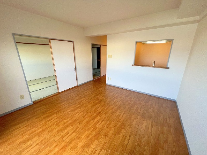 サンメゾン忍海の居間・リビング