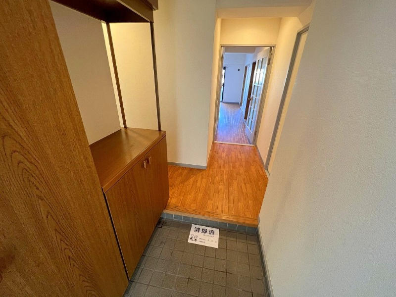 サンメゾン忍海の玄関