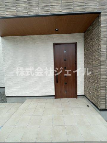 「新築戸建　三田市つつじが丘南１丁目」の玄関