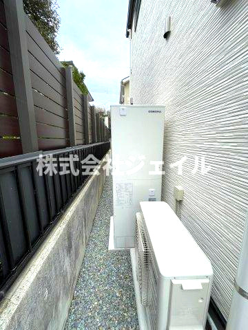 「新築戸建　三田市つつじが丘南１丁目」の発電・温水設備