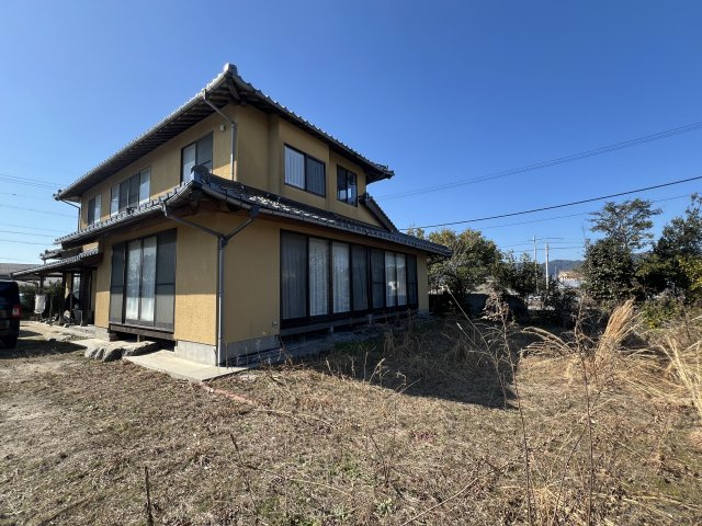 境港市渡町　中古住宅の庭|建物裏側にも広い庭があります