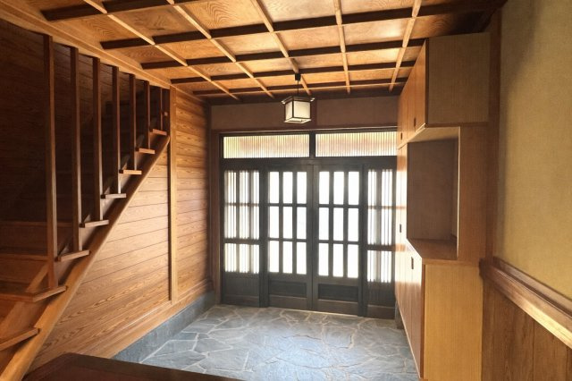 境港市渡町　中古住宅の玄関