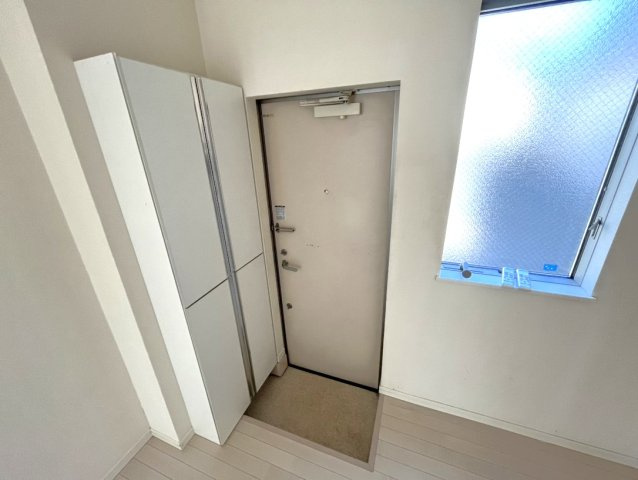 三鷹市井の頭３丁目のアパートの玄関