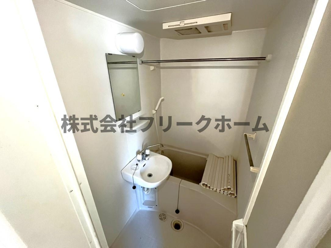 三鷹市井の頭３丁目のアパートのシャワールーム