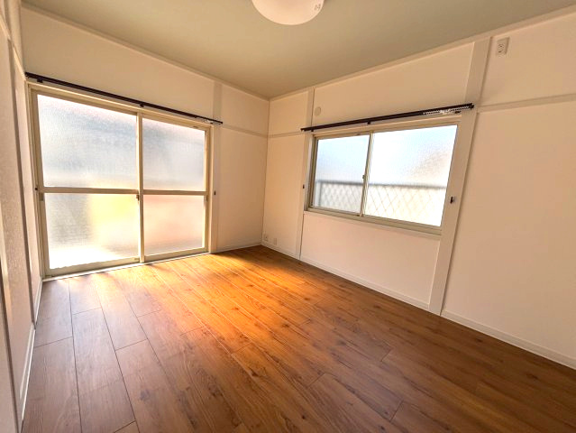 別府町の中古のおうち　松山市別府町中古戸建の洋室|使い勝手のいい洋室です
