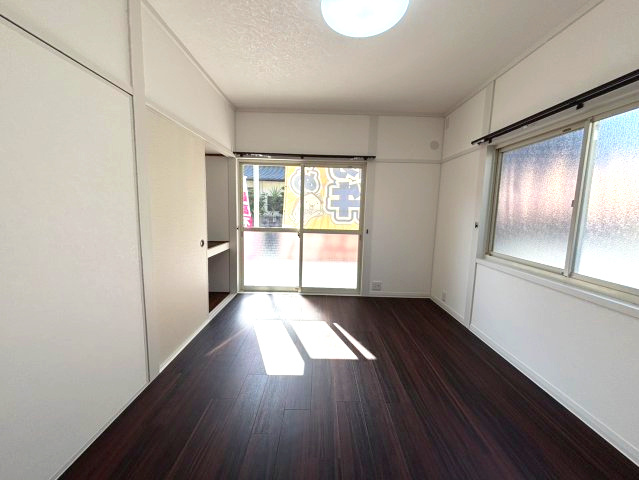 別府町の中古のおうち　松山市別府町中古戸建の洋室|きれいな洋室です