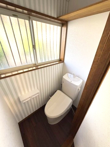 別府町の中古のおうち　松山市別府町中古戸建のトイレ|シンプルで使いやすいトイレです