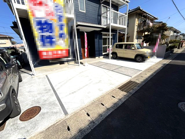 別府町の中古のおうち　松山市別府町中古戸建の駐車場|カースペースがあります