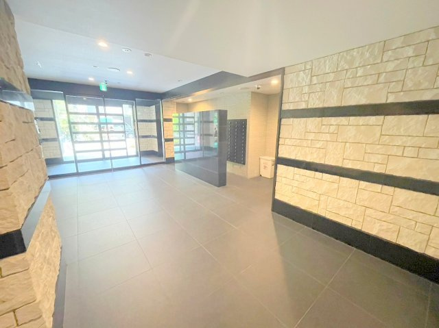 アドバンス新大阪ウエストゲートⅡのエントランス