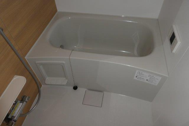 グリーンコテージの浴室|追い焚きバス