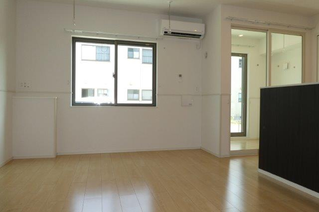 グリーンコテージの居間・リビング