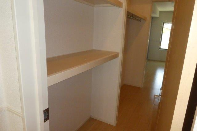 グリーンコテージの収納|ウォークスルークローゼット