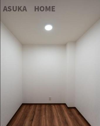 瀬谷区阿久和西４丁目のキッチン|キッチンにございますパントリーになります。広さがありますので使い方はいろいろ楽しめますね。