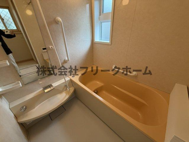 小金井市中町２丁目の一戸建ての浴室